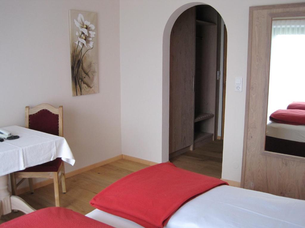 Hotel Zur Schonen Aussicht Übersee Стая снимка