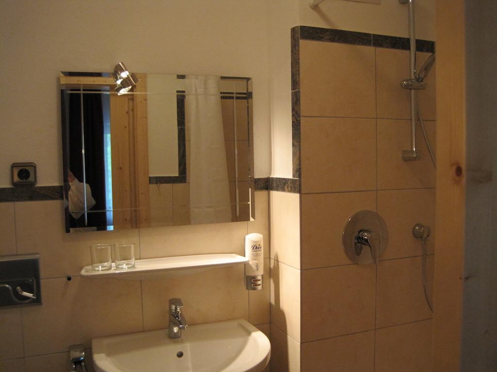 Hotel Zur Schonen Aussicht Übersee Екстериор снимка