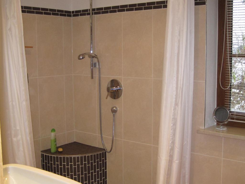Hotel Zur Schonen Aussicht Übersee Стая снимка